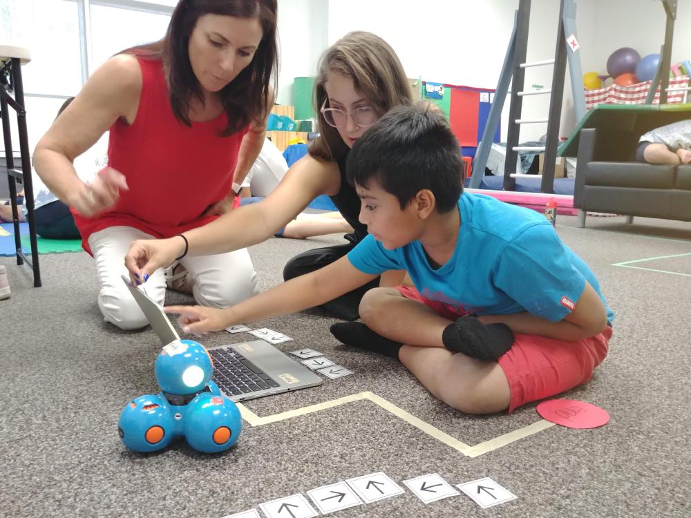 Camper using C2LC commands to move Dash robot on a zig zag path.